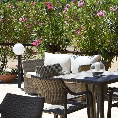 Konukevi La Dei Graniti 3*