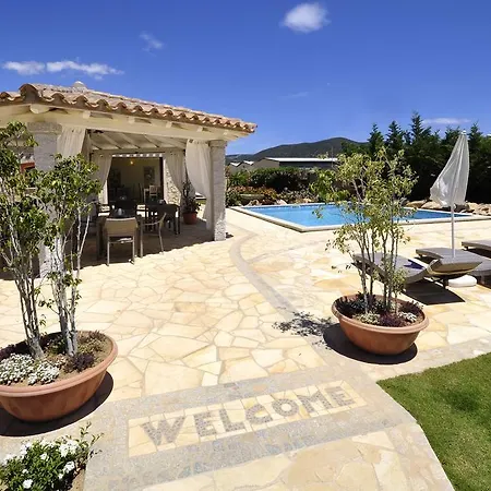 Konukevi La Dei Graniti 3*